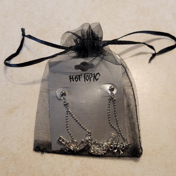 Hot Topic Silver Tone Skull Gun Dangle Earrings Punk Chain Jewelry 2.88" Punk - Picture 4 of 10